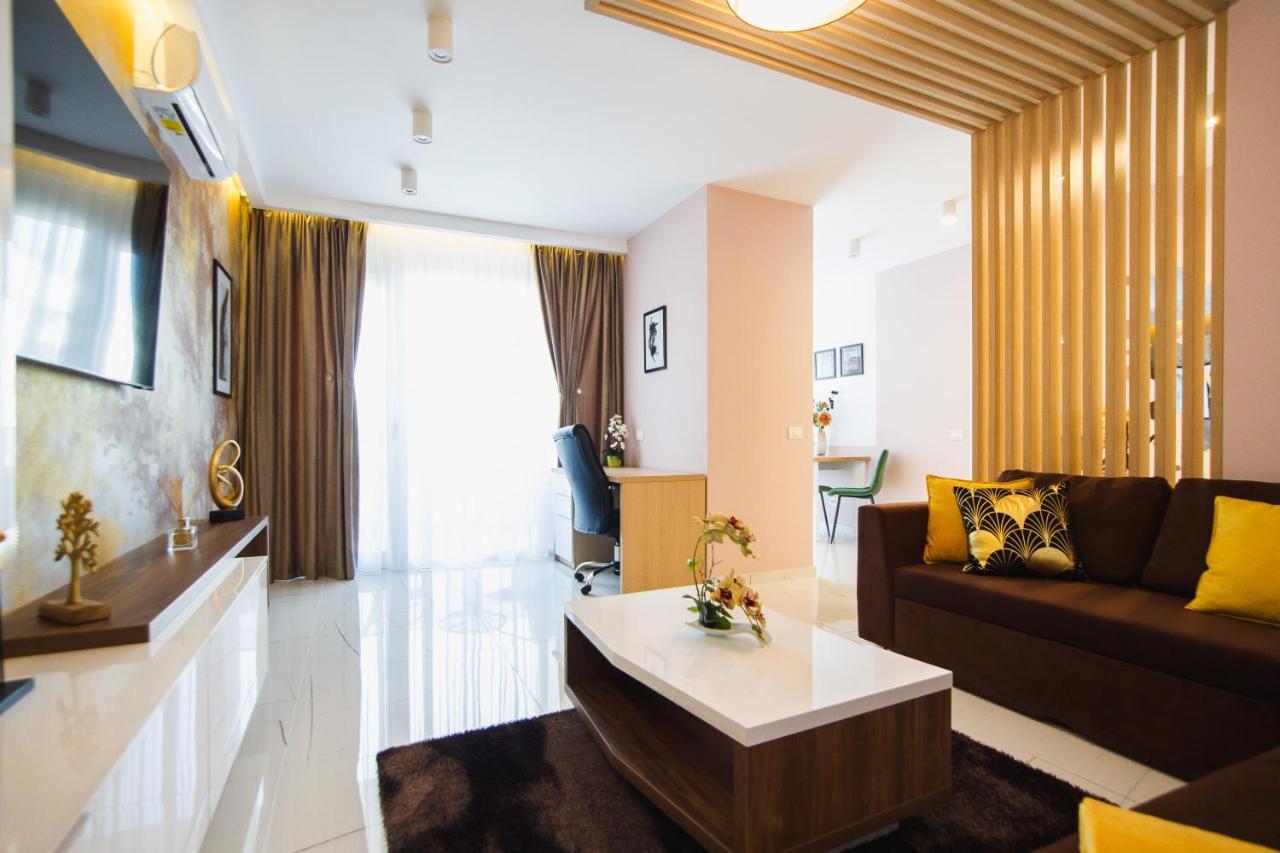 Romantic Getaway At West Residence Oradea Bagian luar foto