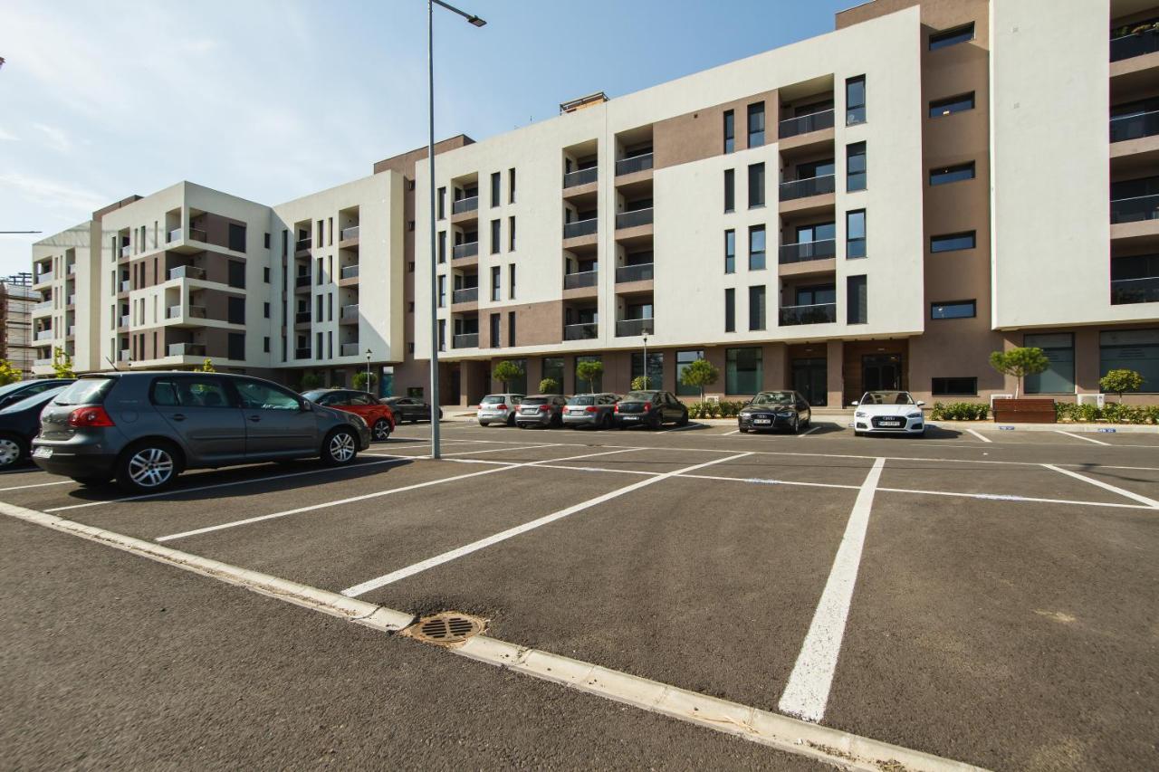 Romantic Getaway At West Residence Oradea Bagian luar foto