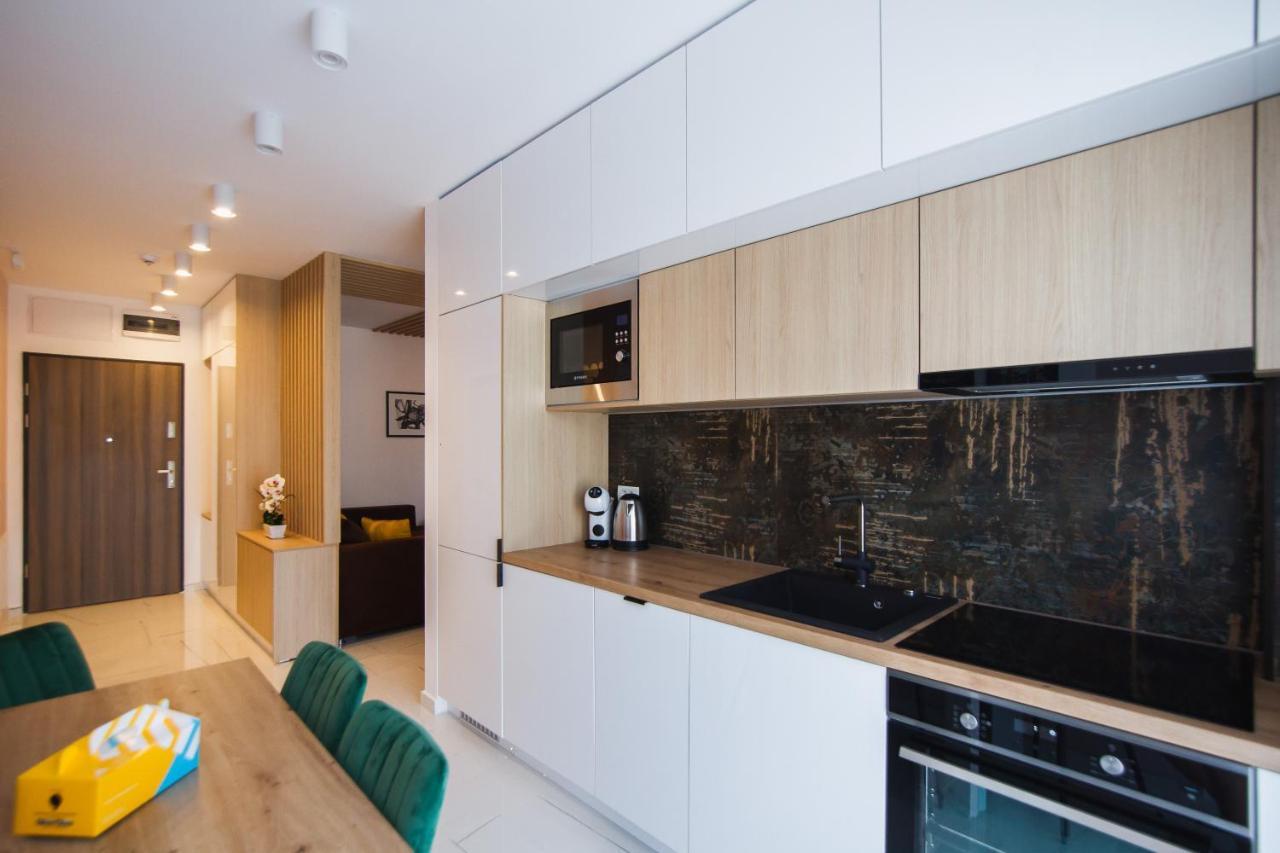Romantic Getaway At West Residence Oradea Bagian luar foto
