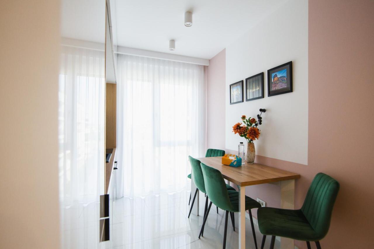 Romantic Getaway At West Residence Oradea Bagian luar foto