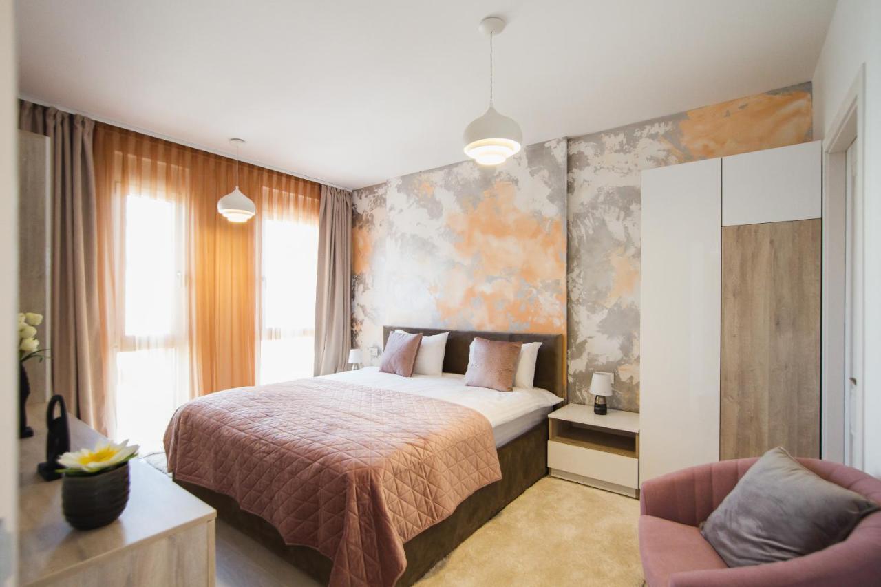 Romantic Getaway At West Residence Oradea Bagian luar foto