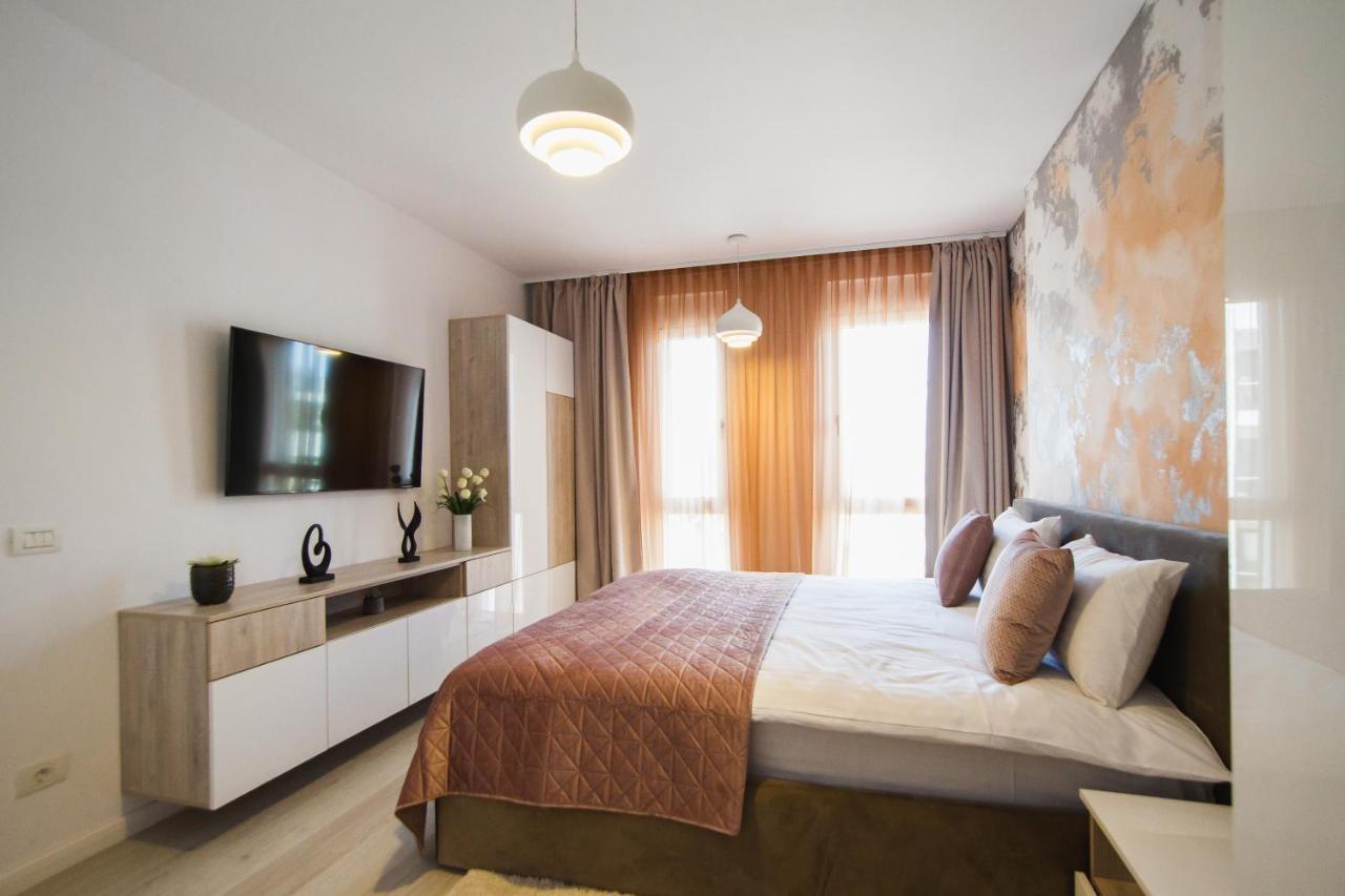 Romantic Getaway At West Residence Oradea Bagian luar foto