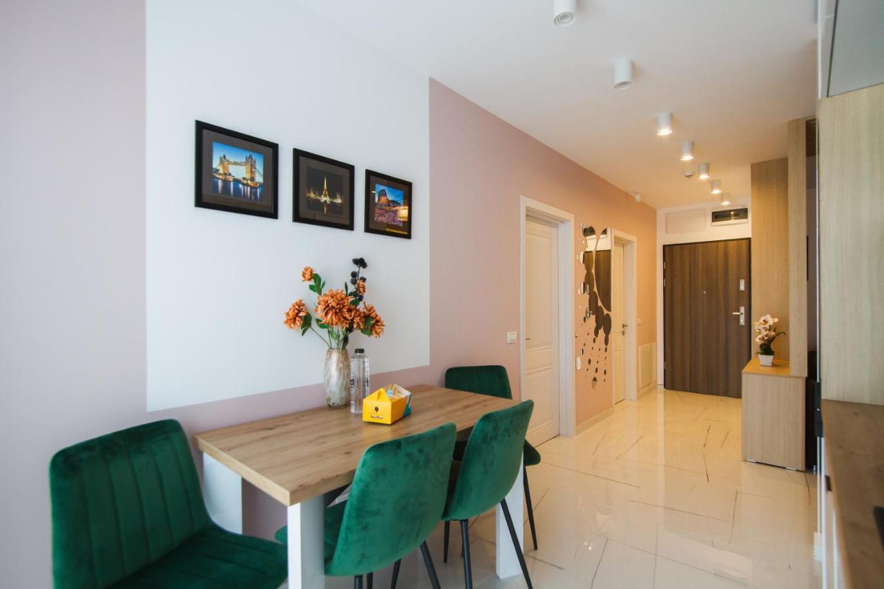 Romantic Getaway At West Residence Oradea Bagian luar foto