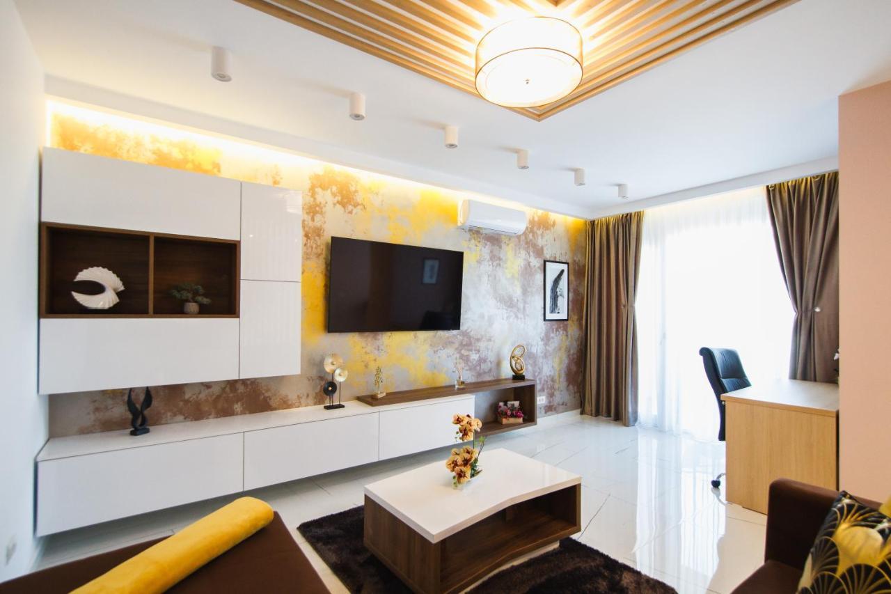 Romantic Getaway At West Residence Oradea Bagian luar foto