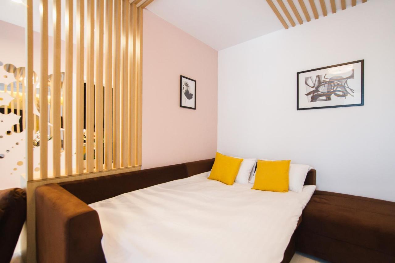 Romantic Getaway At West Residence Oradea Bagian luar foto